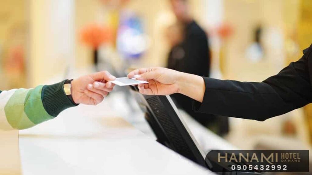 Checkin, check out trong khách sạn là gì
