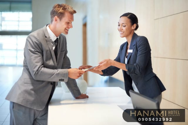 Checkin, check out trong khách sạn là gì